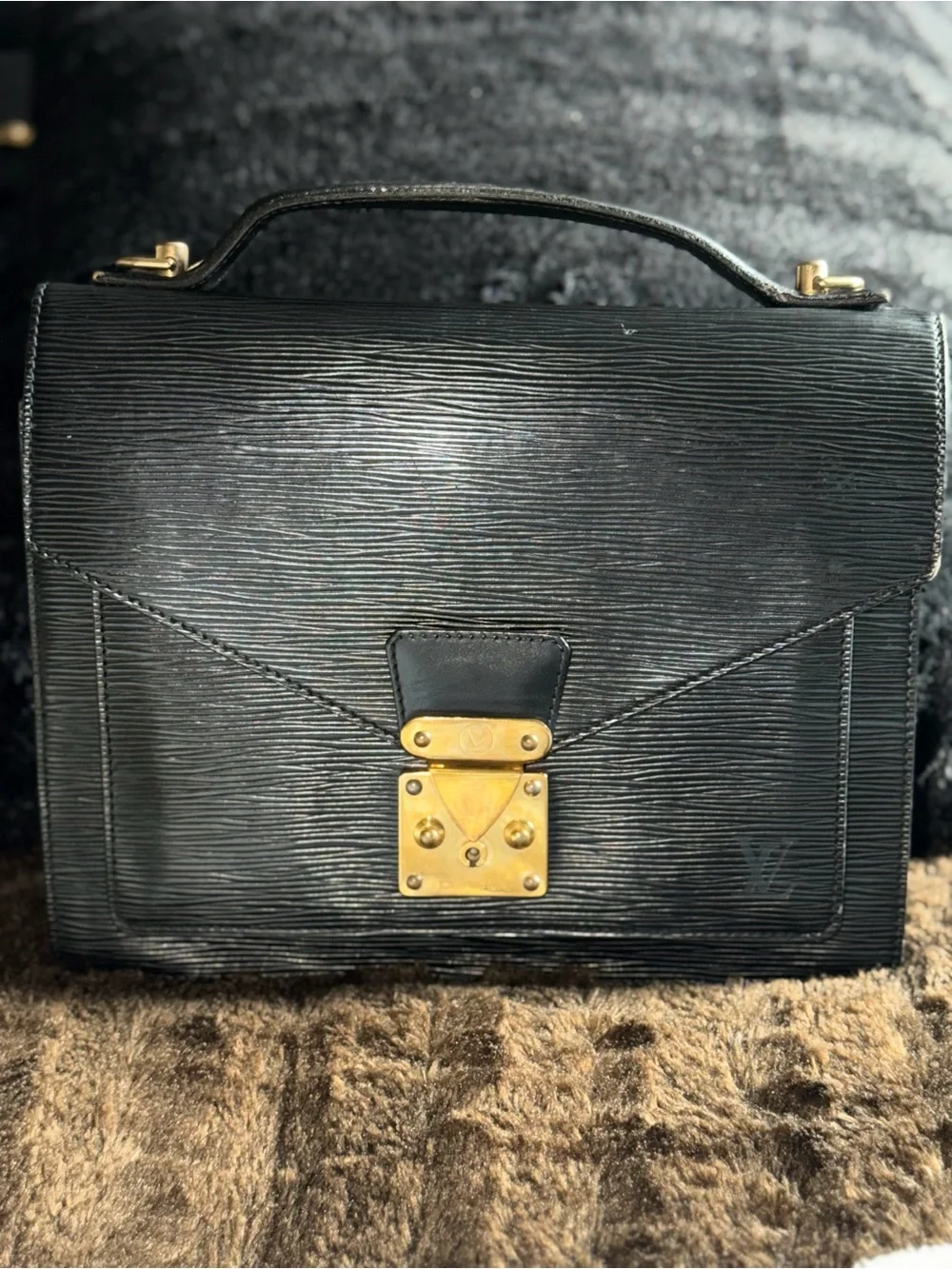 Louis Vuitton Monceau 28 preloved…does not include strap or key